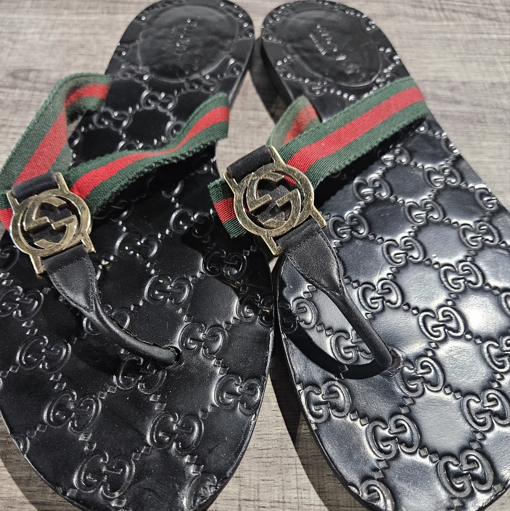 Women Gucci Black Sandals with Green and Red Straps Size 40